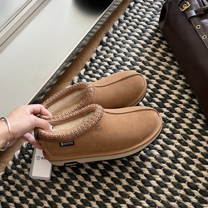 Sangpo Cowhide and Wool Tasman Collaboration Low-Top Snow Boots, Unisex Slip-On Style with Added Fleece for Warmth