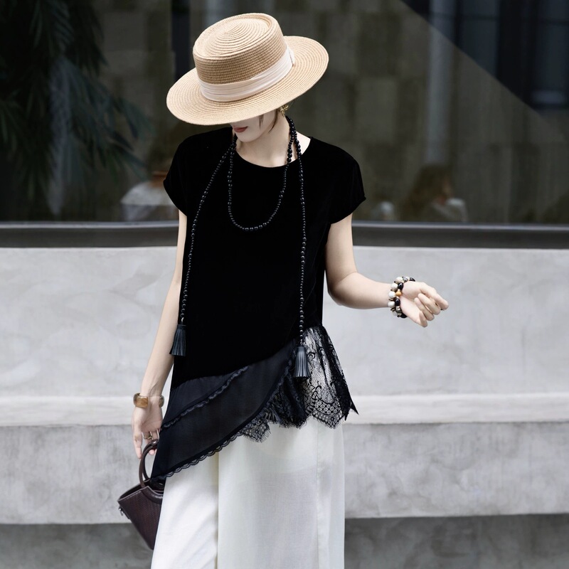 Silk Velvet Top with a Hemline Featuring Delicate Eyelash Lace Trim, Wavy Design, Gentle and Charming, Simple and Stylish Shirt Silk Velvet Top with a Hemline Featuring Delicate Eyelash Lace Trim, Wavy Design, Gentle and Charming, Simple and Stylish Shirt