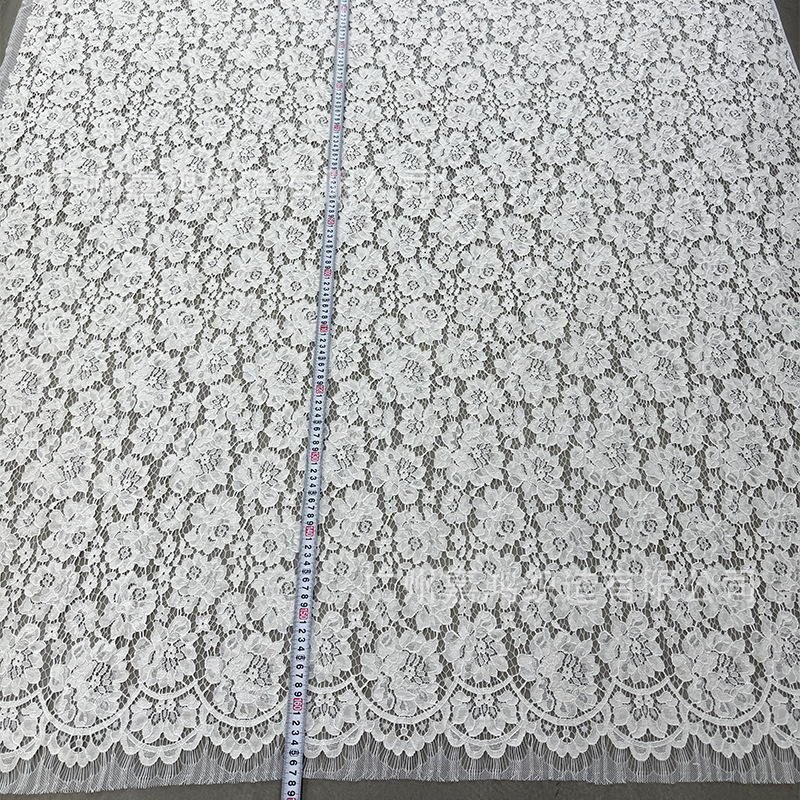 Una pieza de tela de encaje para pestañas de 1,5 m/1,65 m, tela de encaje de color liso estilo europeo y americano para vestidos de manga larga.