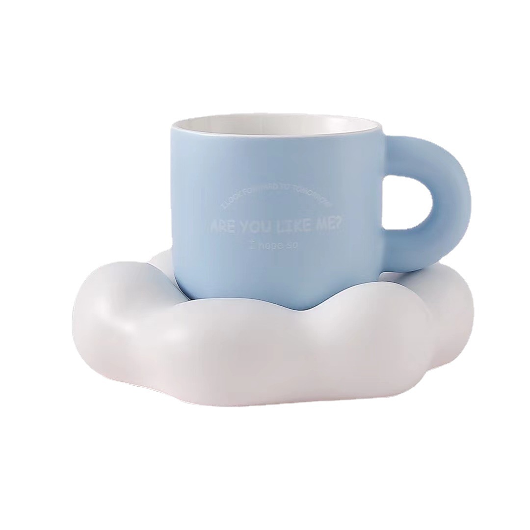Estilo nórdico simple creativa taza y platillo combinación nube forma pequeña de cerámica fresca agua regalo personalizado
