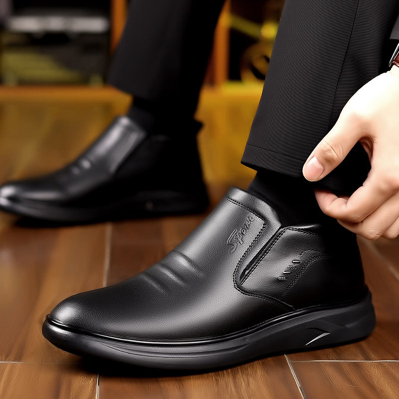 Giày bốt nam cổ cao lót lông cừu da bò chống trơn giữ ấm — P1818 đen