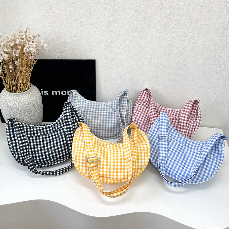 2026 new collection: casual, niche-designed, trendy, lightweight crossbody and shoulder bags for both men and women, featuring a unique and stylish dumpling bag design