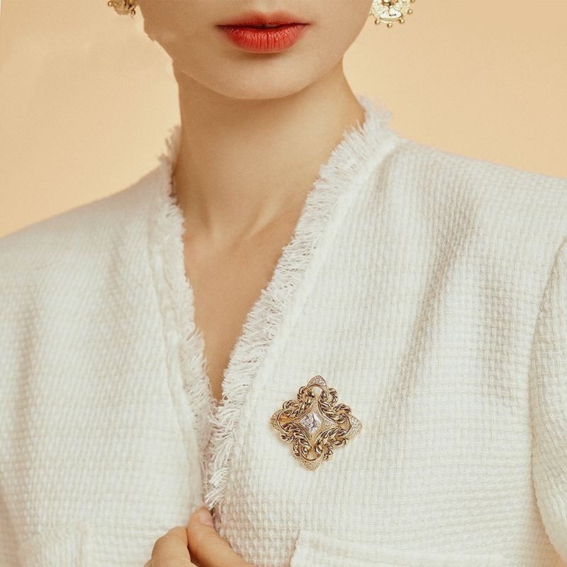 ins Versailles dream retro French court wind shine micro-inlaid fashionable brooch temperament pin brooch brooch