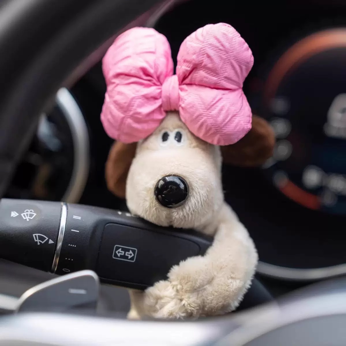 Car Screen Ornaments, Cute Internet Celebrity Dog ​​Car Display Plush Doll Ornaments, Male and Female Dolls
