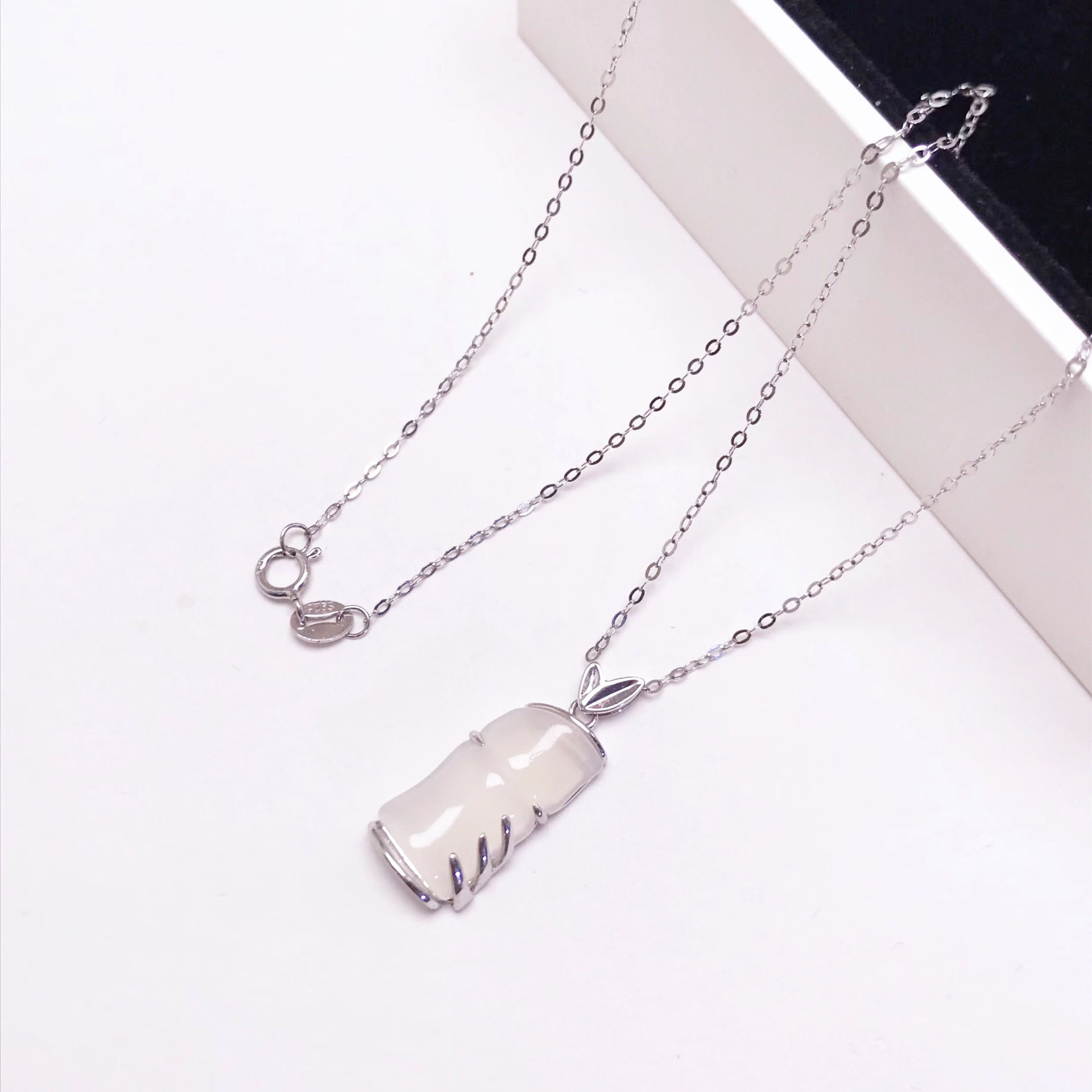 Ethnic necklace white jade