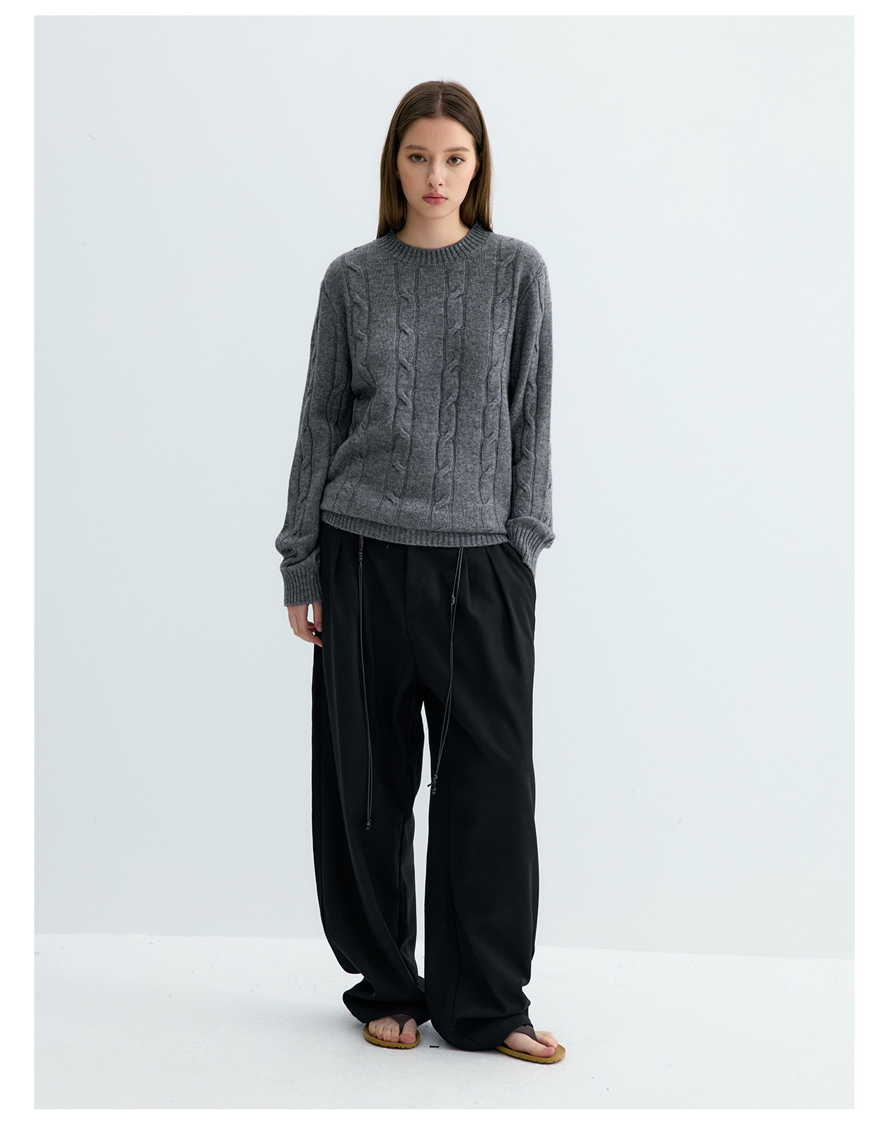 UNF Cable-Knit 405g Crewneck Sweater