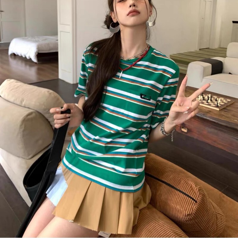 MIU レザーラベル付き 24 夏新作 カジュアル 万能 コントラストカラー ストライプ ポケット ラウンドネック 半袖 Tシャツ 男女兼用 カップル用|undefined