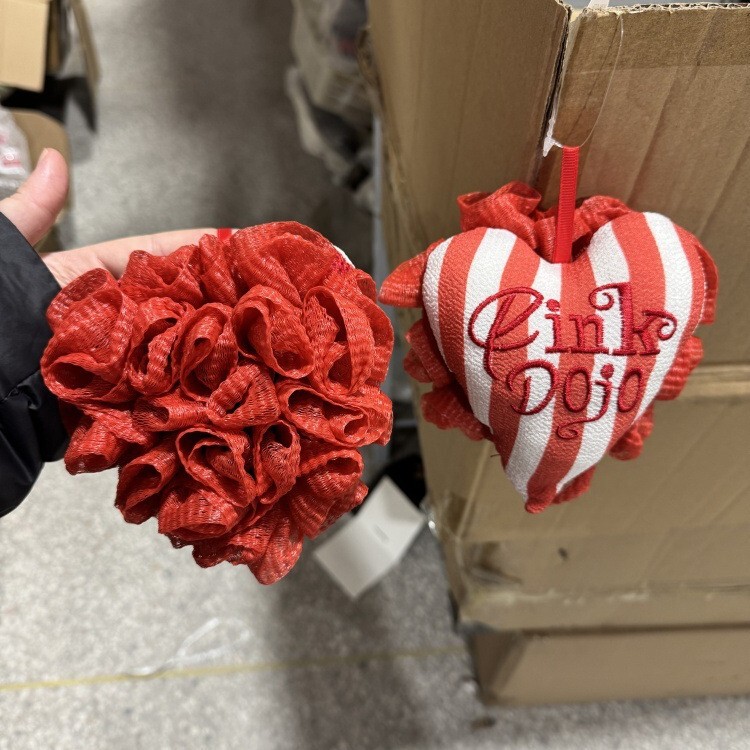 New Style Bright Red Heart-Shaped Bath Ball, High Aesthetic Value, Suitable for Women's Home Use, Double-Sided for Exfoliating and Removing Dirt