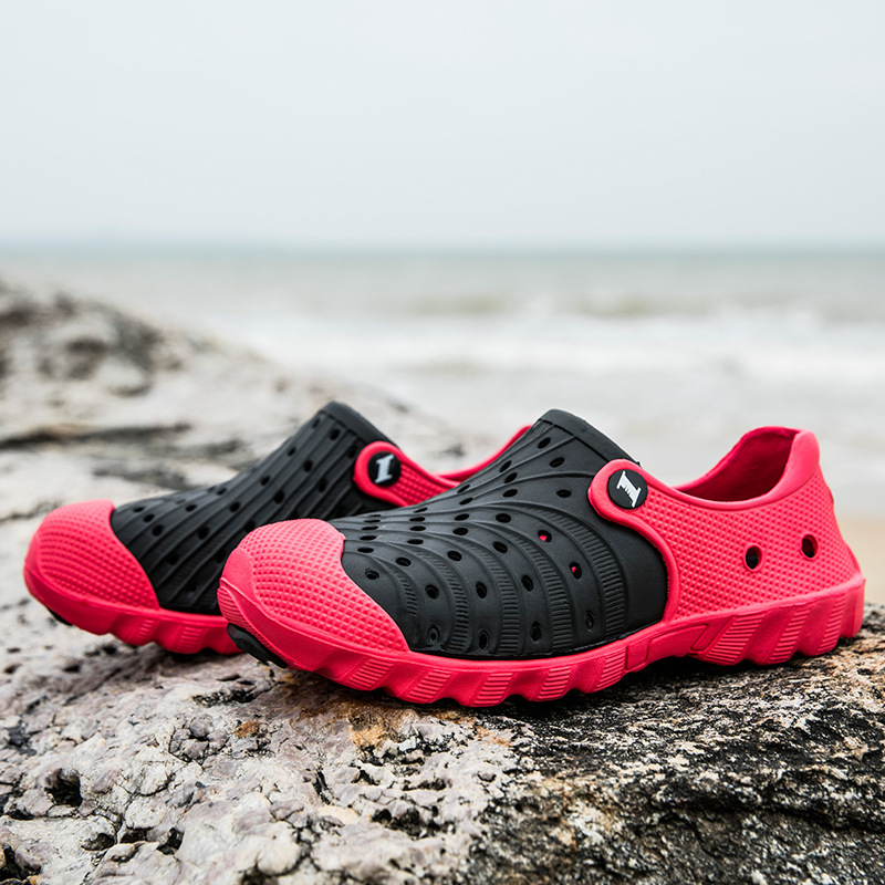 Sandalias Baotou transfronterizas nuevos zapatos casuales al aire libre ligeros y transpirables de verano para hombres, zapatos de playa, zapatos huecos, hombres