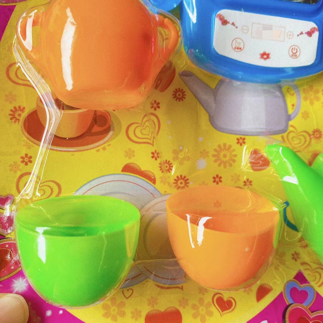 Juguetes para niños para el hogar combinación de tarjetas de succión al por mayor DIY simulación de recipientes de agua potable tazas tetera 2 yuanes tienda por departamentos