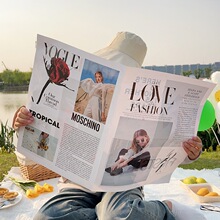 风背景布英文杂志服装手拿报纸网红拍照摆拍街拍摄影装饰道具