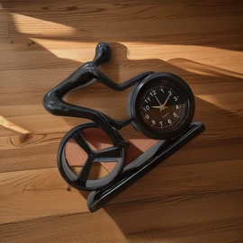 挂钟、壁钟;闹钟、台钟;笔筒