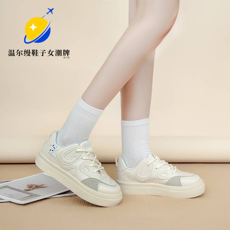 Diseño de zapatos blancos 2024 nuevos zapatos de skate de falda versátil originales estudiantes de skate retro americano casual mujer
