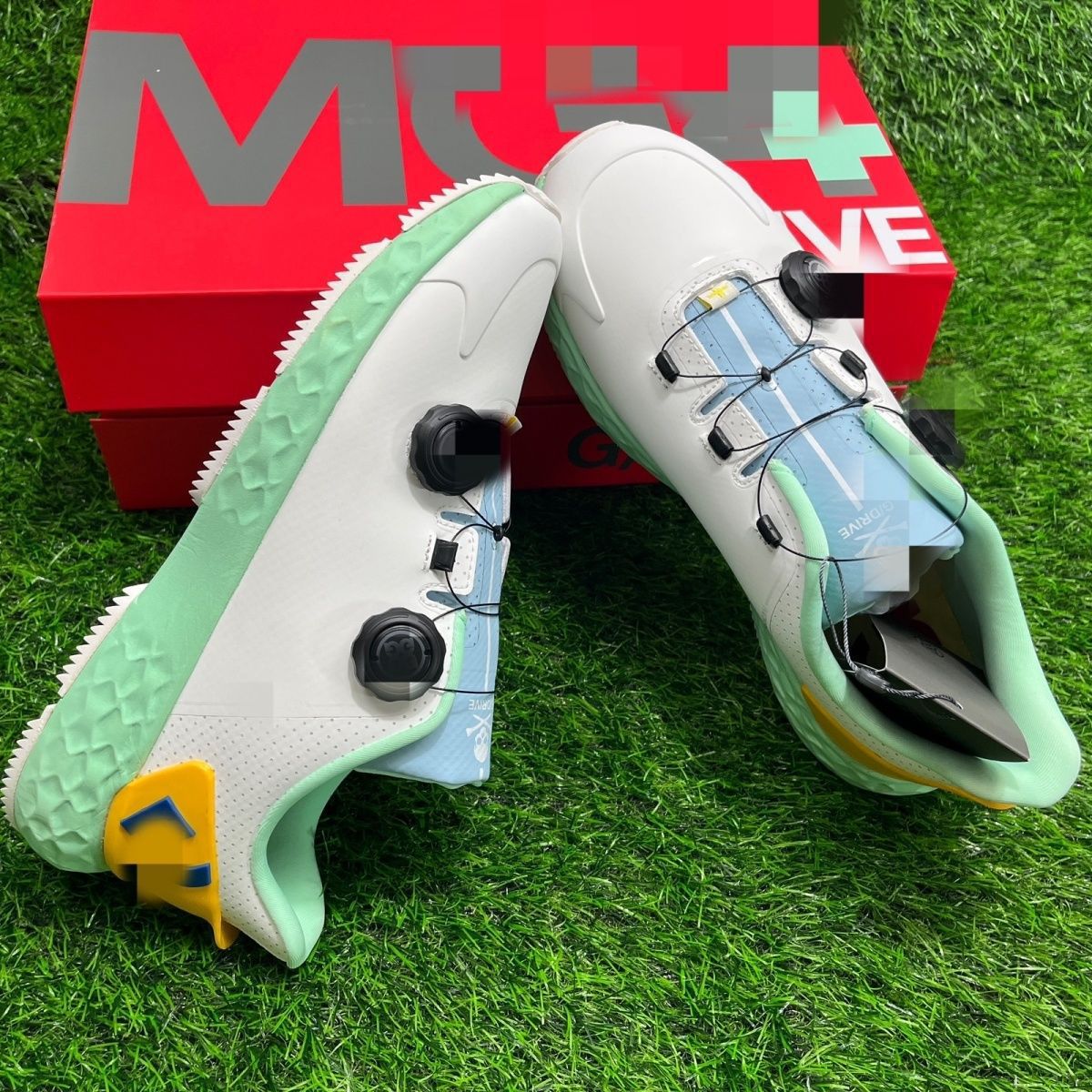 새로운 한국 골프 신발 운동화 다운 투 다운 신발 경량 방수 미끄럼 방지 회전 버튼 패션