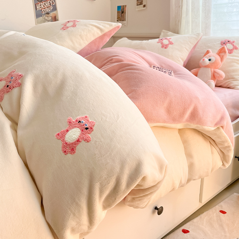 Otoño e invierno engrosado toallas cálidas bordadas de leche de lana cama conjunto de cuatro piezas 2025 nueva sábanas de lana de coral de dibujos animados cubierta