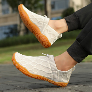 New Cross-Border Men's Breathable Fly-Knit Shoes, Sports Shoes, Outdoor Running Exercises, Warm and Sweat-Absorbent Autumn and Winter Walking Shoes