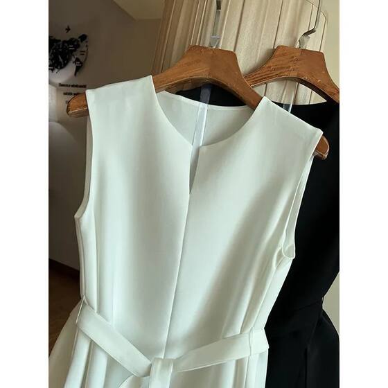 French Style White Minimalist Elegant Shirt Women's 2025 Spring and Summer New Sleeveless High-end Tight Waist Top Trend