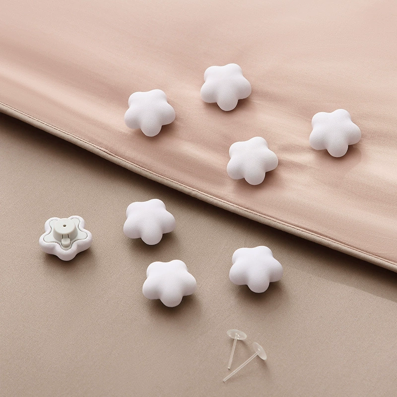 Safe multi-use duvet cover, clips included