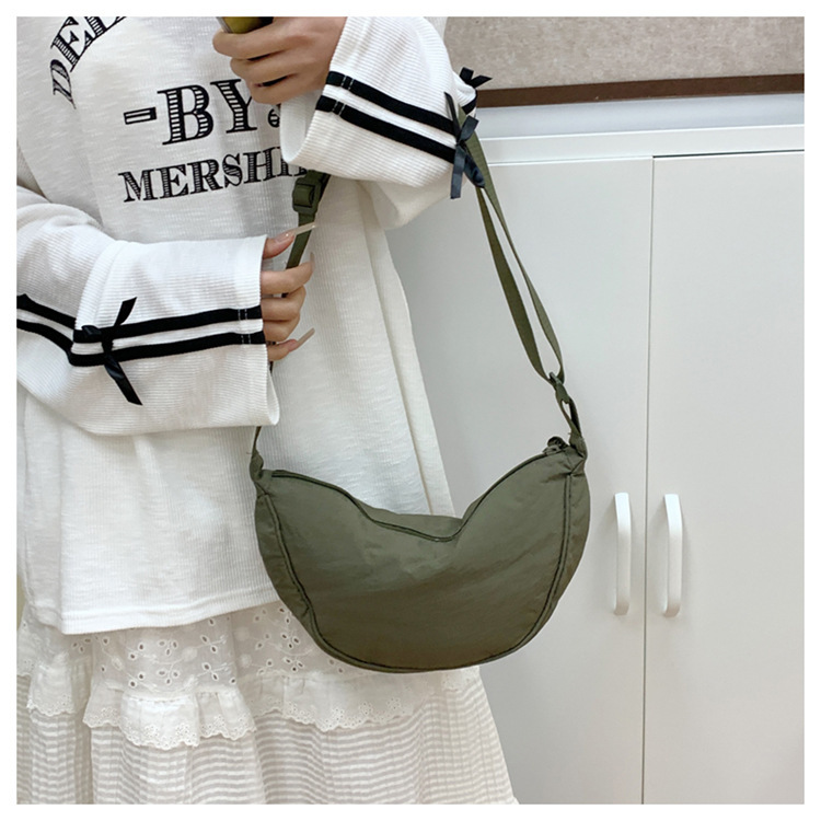 Women's Small Nylon Solid Color Streetwear Sewing Thread Dumpling Shape Zipper Underarm bag 23L display picture 11