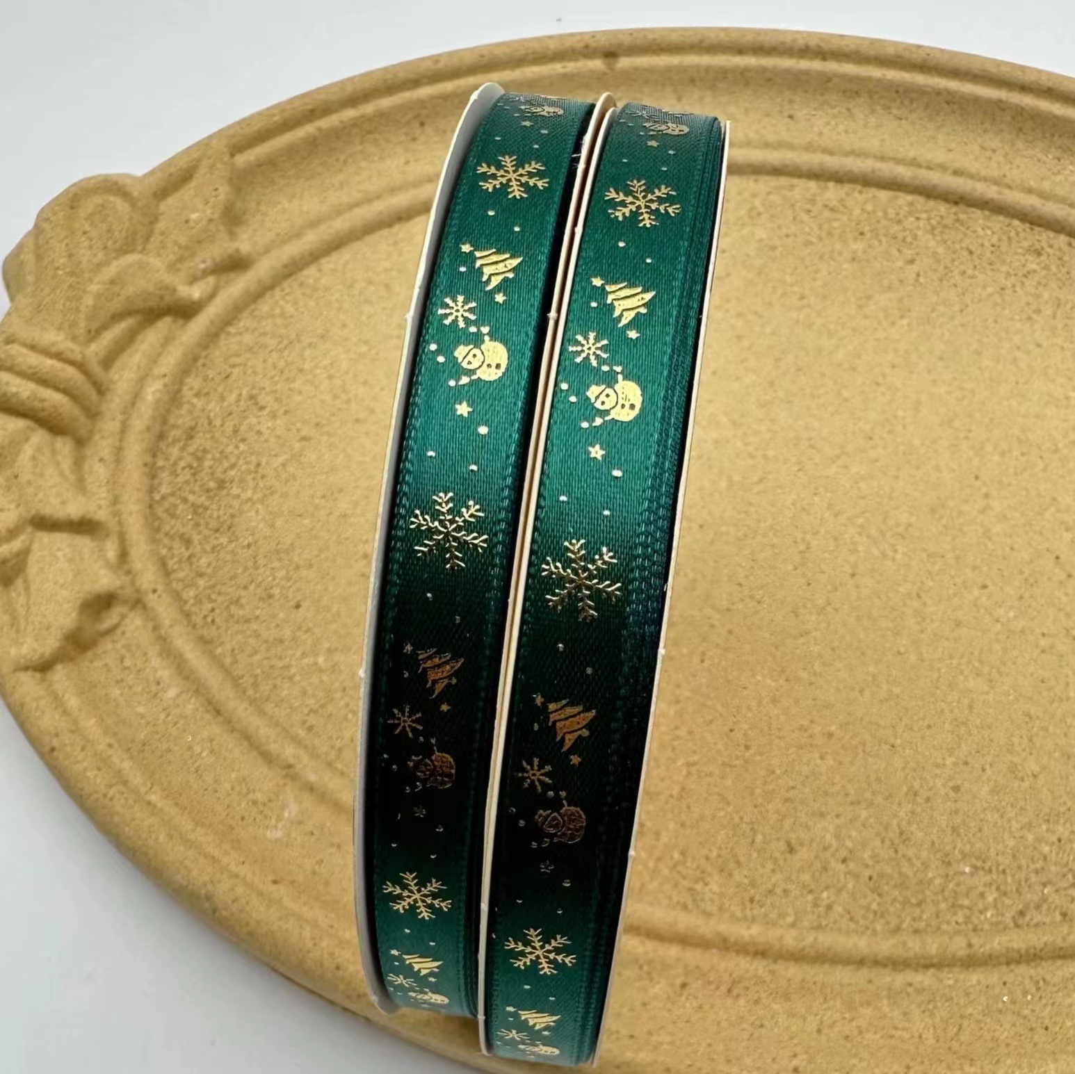 1CM cinta de Navidad árbol de Navidad copo de nieve dorado cinta de embalaje decoración del partido caja de regalo cinta de embalaje al por mayor