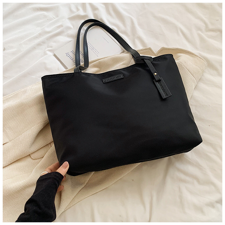 The new Korean-style trendy casual tote bag for women, Oxford fabric large-capacity single-shoulder bag 2025, exudes a sense of luxury undefined