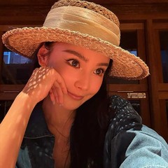 フレンチオールドマネースタイルの女性用海水草中空フラットトップ麦わら帽子、夏の海辺の軽い高級高級帽子、日焼け止め帽子