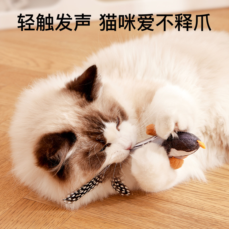 Los juguetes para gatos simulan que los pájaros suenan y alivian el aburrimiento