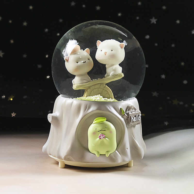 Nueva bola de cristal de mapache rosa pequeña, nieve, caja de música luminosa, luz nocturna, caja de música de regalo, artesanía de una pieza