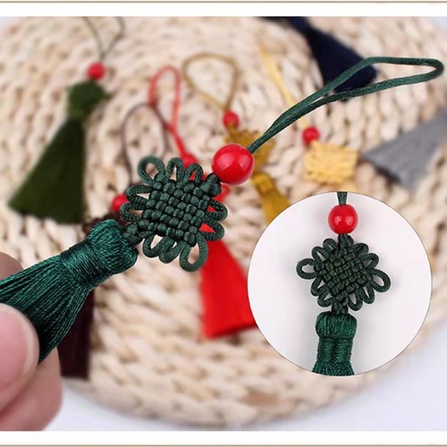 Chinese knot tassel six-plate Fangsheng knot pierced with red beads and tassels U disk sachet bookmark pendant small Chinese knot wholesale