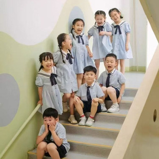 �׃��@�@�����b��ͯ���I�հ��С�W��У�����bӢ����һ�ݳ��ϳ���