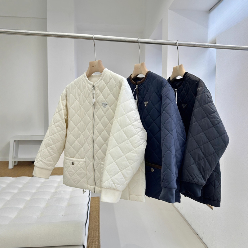 Close Your Eyes and Collect! New Fabric Metal Triangle Logo Quilted Cotton Jacket Fashionable Contrasting Color Lapel Short Jacket for Women Close Your Eyes and Collect! New Fabric Metal Triangle Logo Quilted Cotton Jacket Fashionable Contrasting Color Lapel Short Jacket for Women