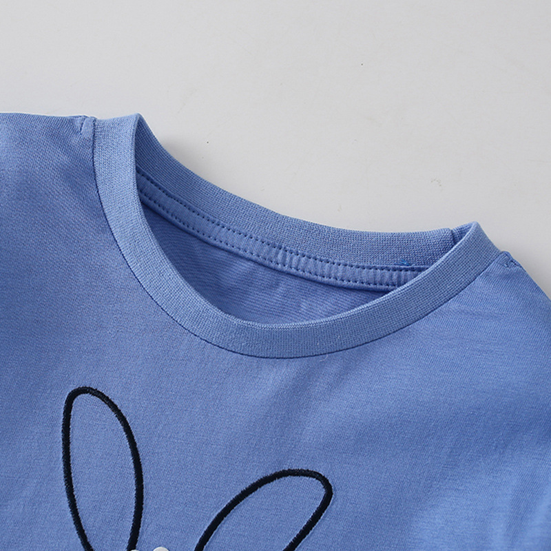 Camisetas de manga larga de estilo europeo y americano para niños y niños pequeños con patrones de dibujos animados, jerseys de cuello redondo y tops para bebés de otoño e invierno.