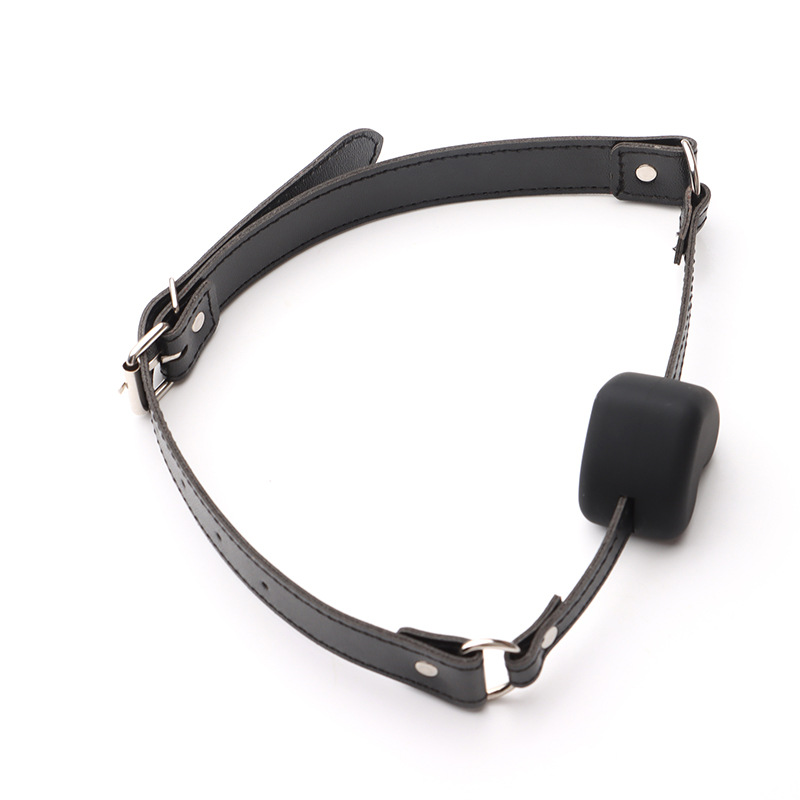 Heart-Shaped Silicone Mouth Gag, Red Adjustable Bondage Mouth Harness — detail image 17