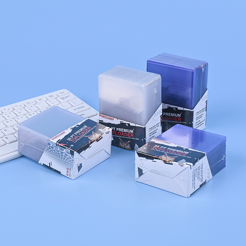 Venta al por mayor 35pt juego PVC titular de la tarjeta transparente compuesto película pequeña tarjeta dura titular de la tarjeta Ultraman plástico sellado cartón embalaje titular de la tarjeta