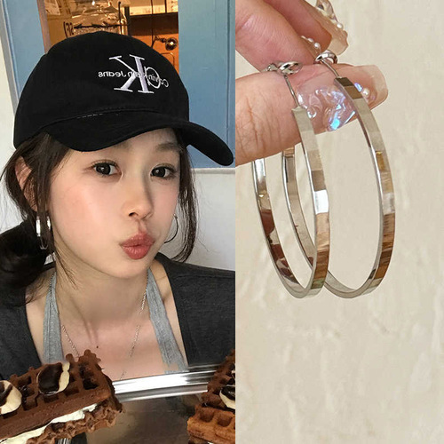 New European and American style earrings, ear rings, small face earrings, fashion simple circle big circle design earrings, new 