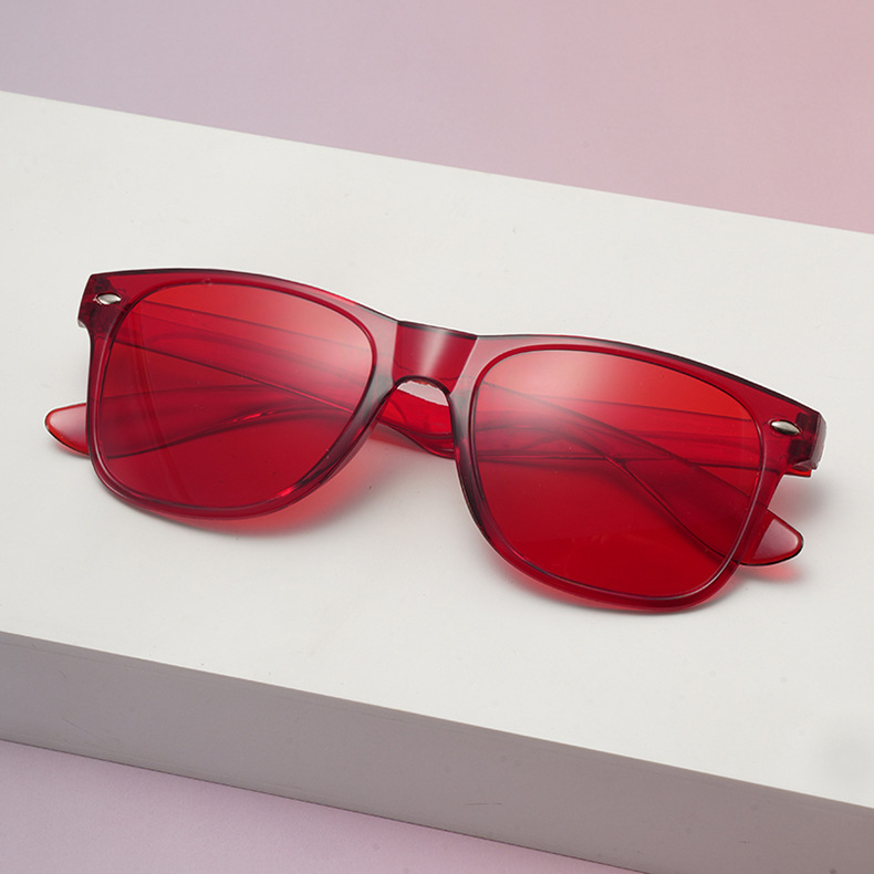 Gafas de sol retro de moda 2025, estilo caramelo con clavos de sombrilla de arroz, venta al por mayor directa de fábrica