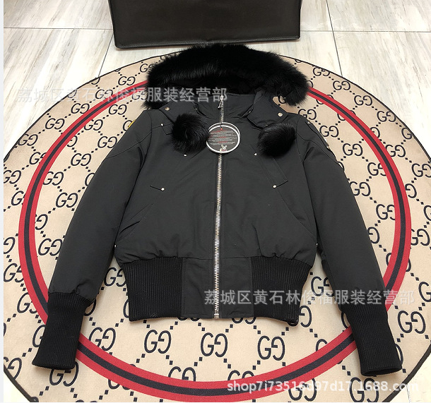 3Q フォックスファー 2025 ウィンターゴールドシザーダウンジャケット 03 スタイル女性 02 スタイル男性カップルスタイルカナダ男性と女性のジャケット