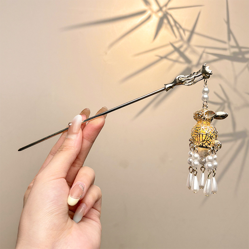 Nueva horquilla china 2025 nuevo estilo estilo antiguo horquilla mujer falda de cara de caballo de alta calidad estilo nacional horquilla de madera paso a paso horquilla tocado