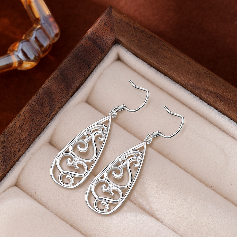 Aretes calientes de Amazon wish Pendientes de plata de ley europea y americana 925 ganchos para orejas huecas gotas de agua pendientes talladas Pendientes de celebridades de Internet mujeres