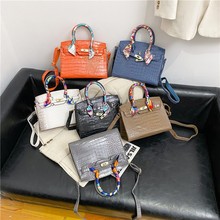 高级质感时尚凯莉包2025新款女斜挎单肩通勤包大容量鳄鱼纹手提包