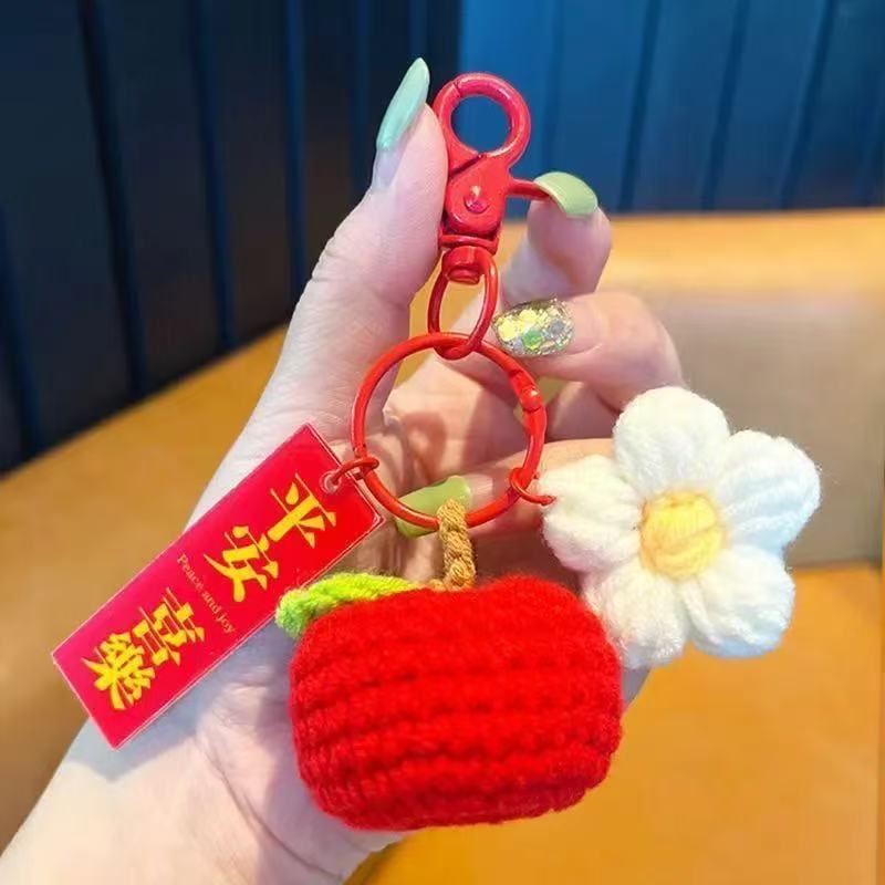 Nuevo gancho tejido de gancho de gancho Ruyi llavero serie de frutas bolsas de accesorios de decoración de automóviles acompañantes regalos al por mayor