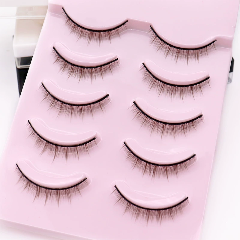 Short brown false eyelashes to create double eyelids