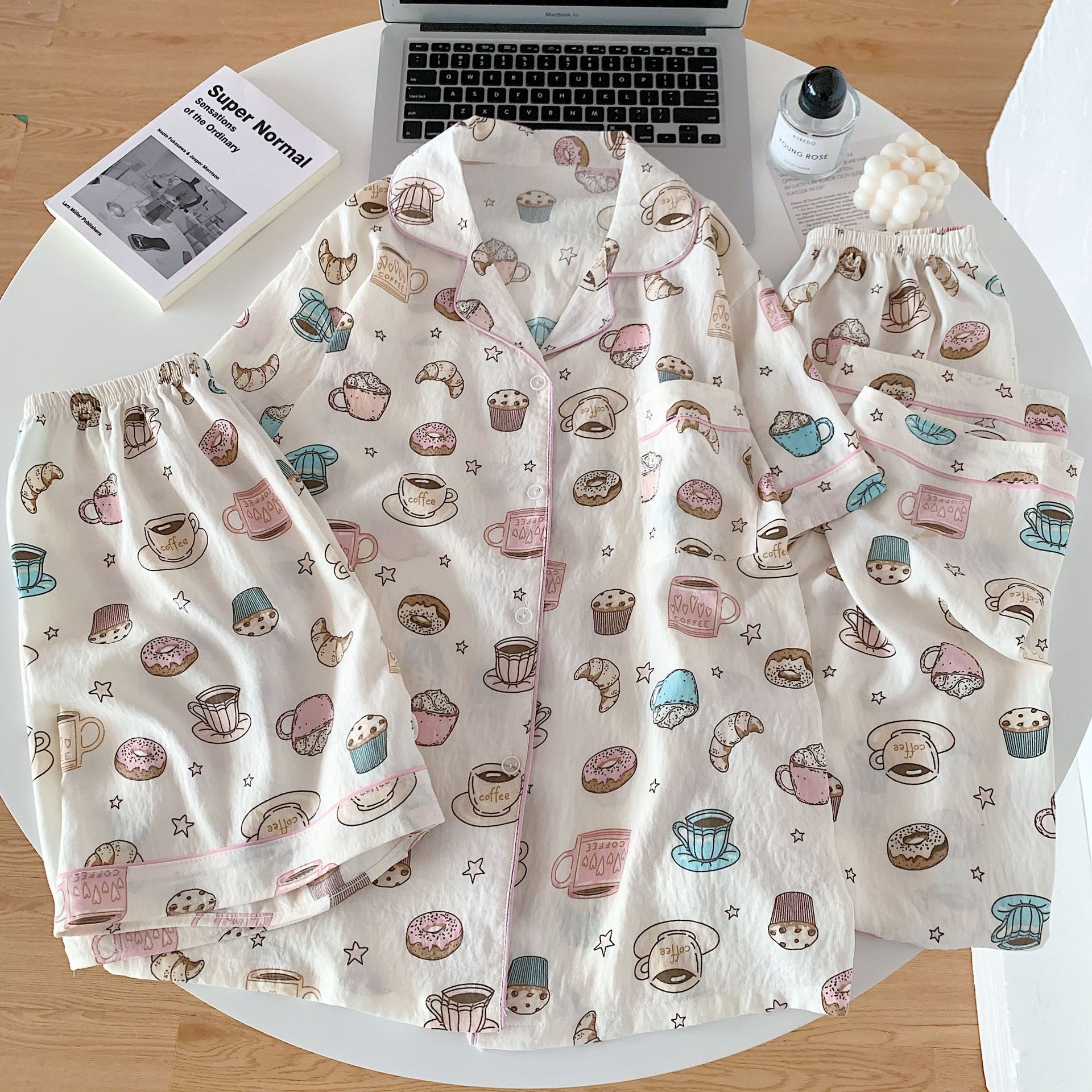 Al por mayor transfronterizo de tres piezas nubes algodón pijama cardigán con solapa mangas cortas pantalones cortos de dibujos animados a cuadros ropa para el hogar