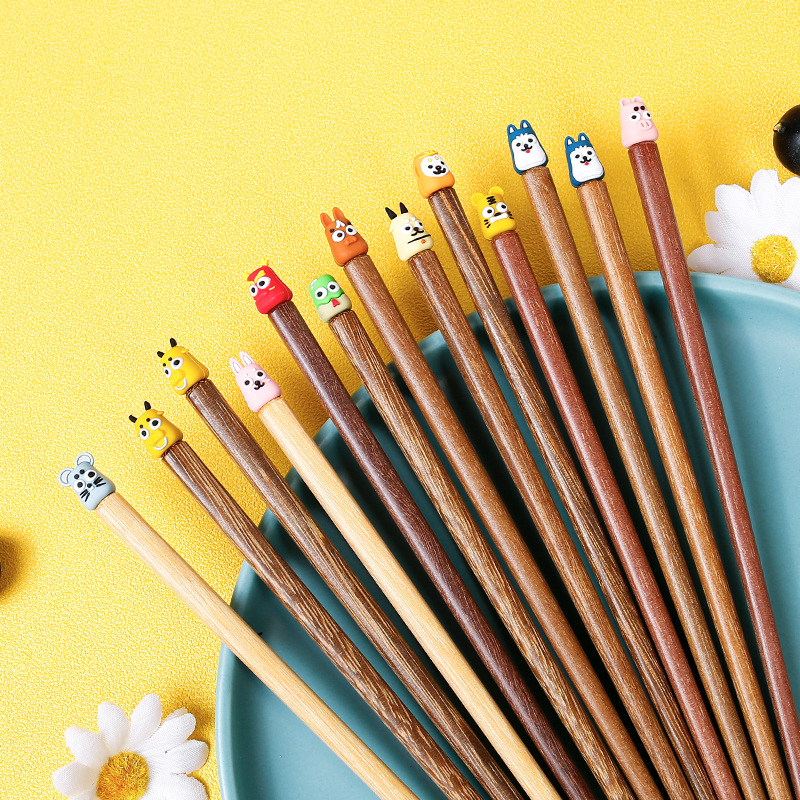 Inicio niños palillos de madera 18cm antideslizante alitas de pollo de madera dibujos animados lindos palillos doce zodiaco vajilla de animales al por mayor
