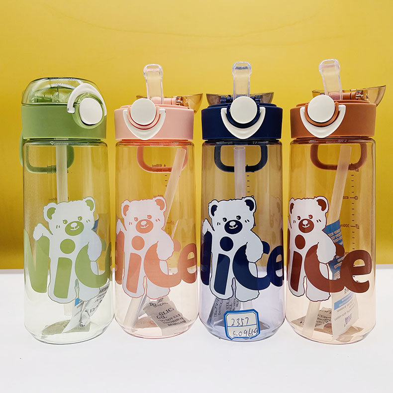 Fábrica personalizada Yitong cinturón de mano para niños escala de alto valor de visualización taza de alumno taza de paja de chicas taza de plástico fabricante de taza