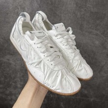��ԭJacquemus����ЬŮ���m�������eЬ�tɫ�͎�ͨ����H�r�г�Ь