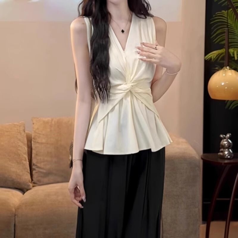 New Summer Women's Fashion Design, Solid Color Twisted V-Neck Shirt, Slim-Fit Sleeveless Waist-Cinching Tank Top with an Elegant Look
