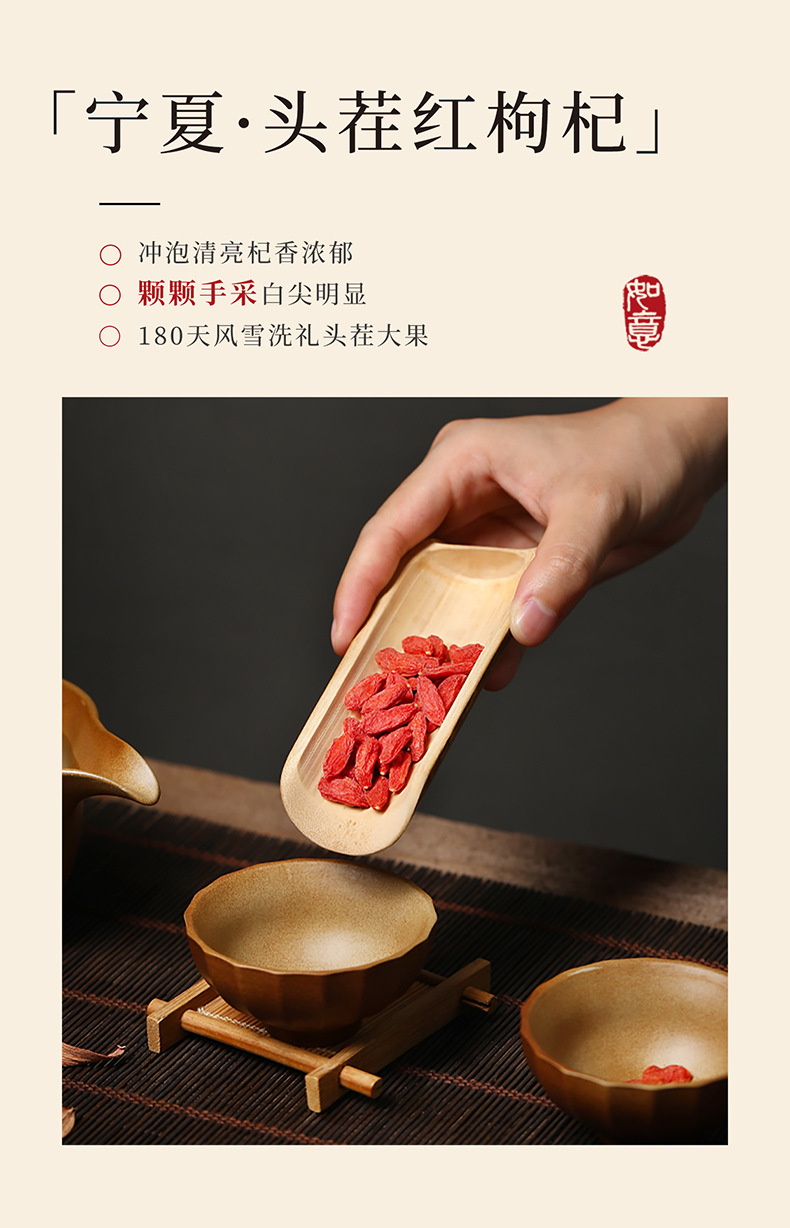 Qi Li Xiang Four Treasure Gift Box American Ginseng and Ningxia Goji 220g Dried Herbal Gift Set in use