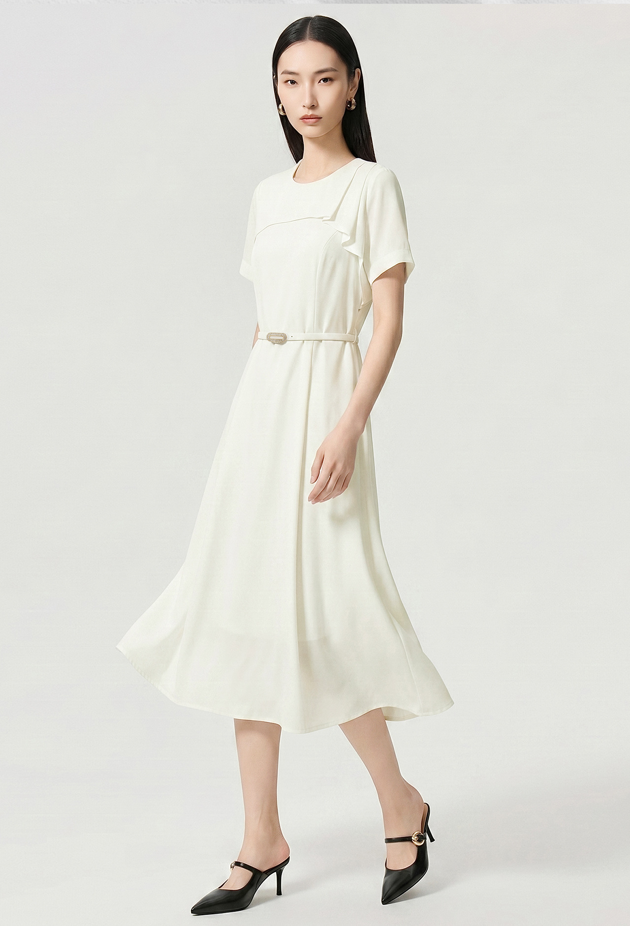 Đầm maxi nữ thắt eo chất liệu chiffon, cổ phiêu bèo nhún, tay ngắn — màu đen chi tiết 3