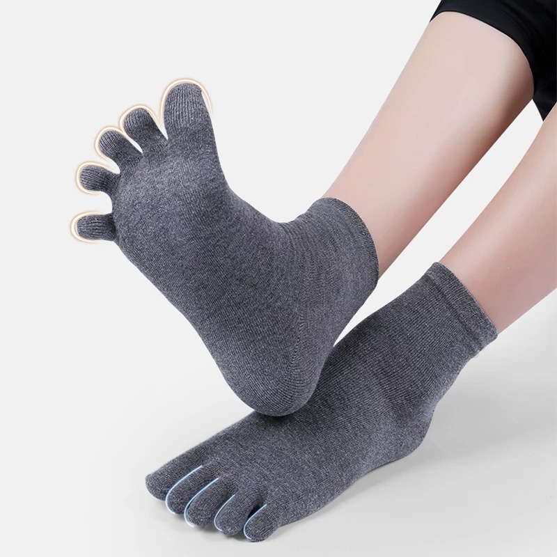 Amazon's best selling men's five-finger sock cotton tube pure color spring and summer thin section breathable toe long-range toe socks